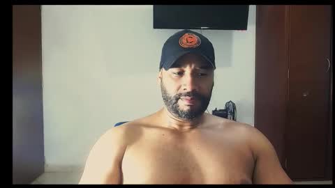 En moreno online show from 12/19/25, 07:48