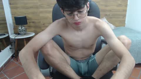 Snapshot of jhoellx chatting on 01/15/25, 03:29 Jhoel online show from 01/15/25, 03:29