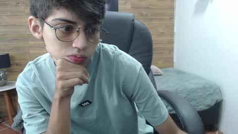 Snapshot of jhoellx chatting on 01/30/25, 12:37 Jhoel online show from 01/30/25, 12:37