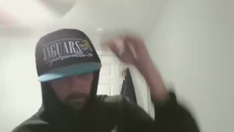 Snapshot of jholls chatting on 12/08/24, 01:46 jholls online show from 12/08/24, 01:46