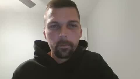 Snapshot of jholls chatting on 12/19/24, 02:01 jholls online show from 12/19/24, 02:01