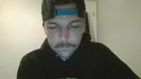 Snapshot of jholls chatting on 10/13/25, 01:05 jholls online show from 10/13/25, 01:05