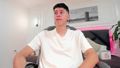 Snapshot of jhon_snow__ chatting on 11/21/25, 01:43 Jhon online show from 11/21/25, 01:43