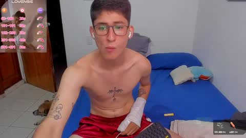 Snapshot of jhonleving chatting on 02/08/25, 01:32 Jack online show from 02/08/25, 01:32