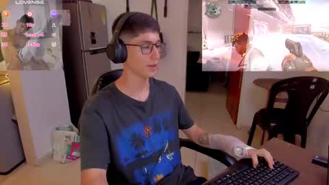 Snapshot of jhonleving chatting on 02/24/25, 08:58 Jack online show from 02/24/25, 08:58