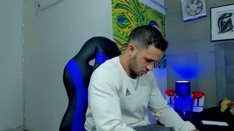 Snapshot of jhonny_flames7 chatting on 11/29/25, 08:23 jhonny online show from 11/29/25, 08:23