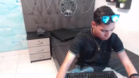 Snapshot of jhonny_latinboy chatting on 01/14/25, 04:57 Jhonny online show from 01/14/25, 04:57