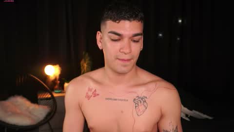 Snapshot of jhonnyx_ chatting on 11/19/25, 02:55 Jhonny online show from 11/19/25, 02:55