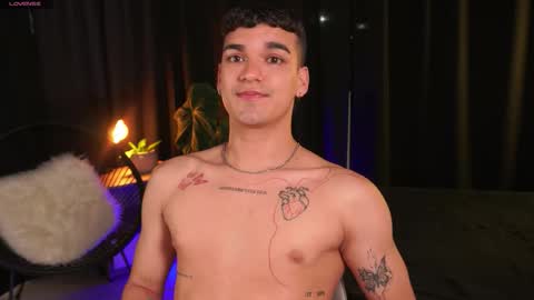 Snapshot of jhonnyx_ chatting on 12/19/25, 02:40 Jhonny online show from 12/19/25, 02:40