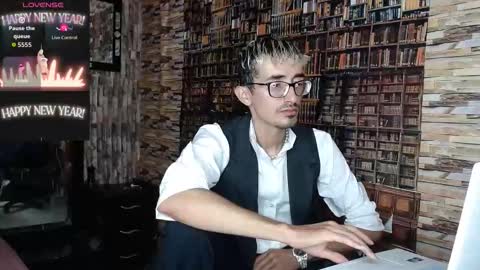 jhosuamoore2 online show from 11/05/25, 12:38