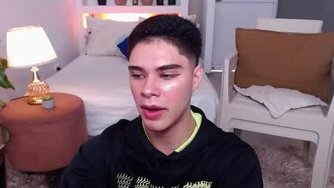 Snapshot of jhuan_cute chatting on 11/15/25, 01:51 Jhuan Nhez online show from 11/15/25, 01:51