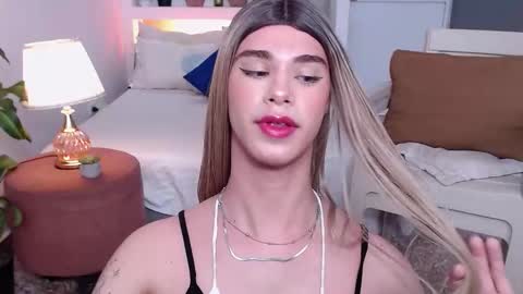 Snapshot of jhuan_cute chatting on 11/16/25, 06:24 Jhuan Nhez online show from 11/16/25, 06:24