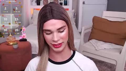 Snapshot of jhuan_cute chatting on 11/18/25, 06:34 Jhuan Nhez online show from 11/18/25, 06:34