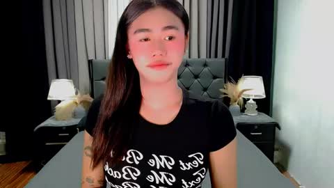 jhuliana_and_charles_room online show from 05/25/26, 12:05