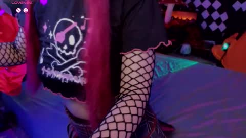 Snapshot of jiglipuf chatting on 10/25/25, 01:02 online show from 10/25/25, 01:02