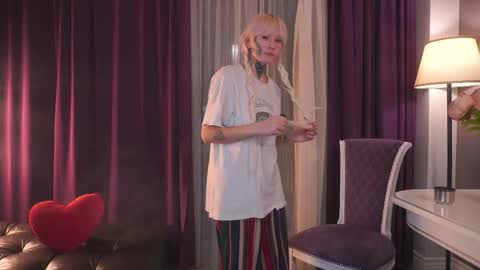 Snapshot of jillianrumple chatting on 11/18/25, 02:54 Harley online show from 11/18/25, 02:54