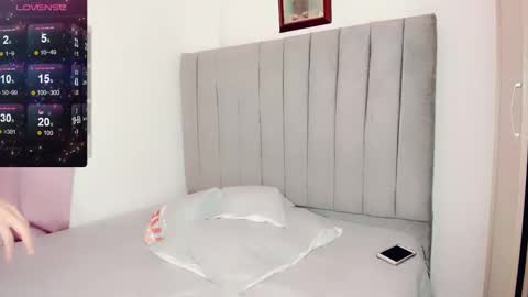 Snapshot of jimenna__ chatting on 01/05/25, 04:27 jimenna online show from 01/05/25, 04:27