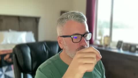 Snapshot of jimmyaaron chatting on 12/06/24, 03:33 Dad of Three online show from 12/06/24, 03:33