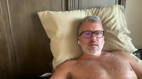 Snapshot of jimmyaaron chatting on 12/28/24, 04:20 Dad of Three online show from 12/28/24, 04:20