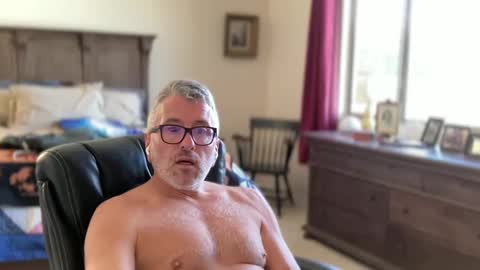 Snapshot of jimmyaaron chatting on 01/05/25, 07:17 Dad of Three online show from 01/05/25, 07:17