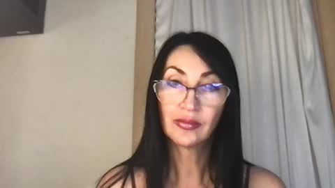 jinaluv online show from 06/11/26, 10:08