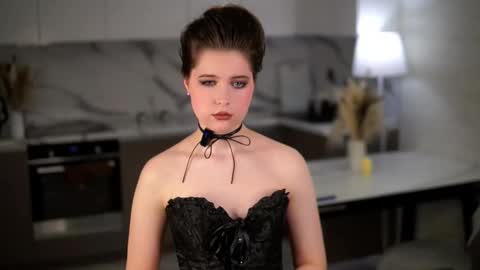 Snapshot of jinbar chatting on 11/12/25, 02:28 Aria online show from 11/12/25, 02:28