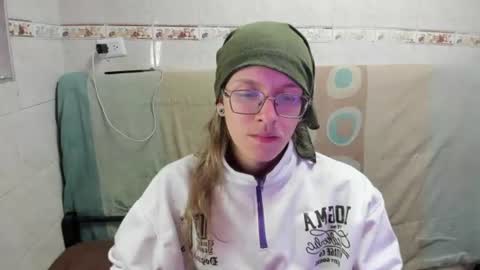Snapshot of jinnbook chatting on 07/11/26, 06:49 JinnBook online show from 07/11/26, 06:49