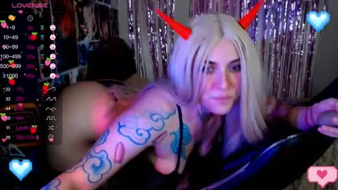 Snapshot of jinx_25 chatting on 02/21/25, 06:40 Jinx online show from 02/21/25, 06:40