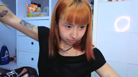 Snapshot of jinxxx_08 chatting on 09/09/25, 12:43 Minaa online show from 09/09/25, 12:43