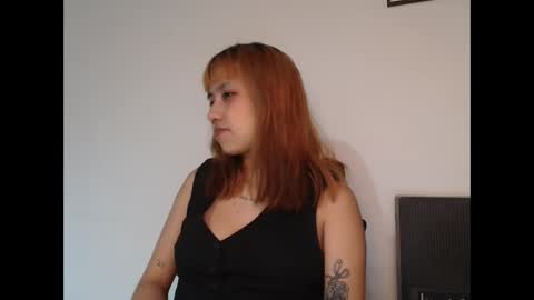 Snapshot of jinxxx_08 chatting on 12/02/25, 01:44 Minaa online show from 12/02/25, 01:44