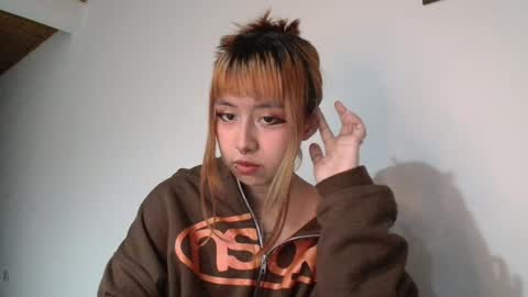 Snapshot of jinxxx_08 chatting on 12/04/25, 02:21 Minaa online show from 12/04/25, 02:21