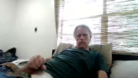 Snapshot of jizzmitten5 chatting on 06/11/26, 04:05 jizzmitten5 online show from 06/11/26, 04:05