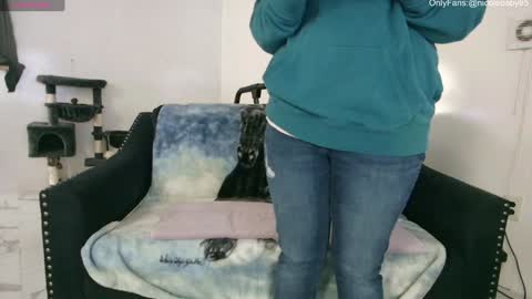 Snapshot of jjjust4fun1985 chatting on 12/27/24, 01:00 Nicole  Allen online show from 12/27/24, 01:00