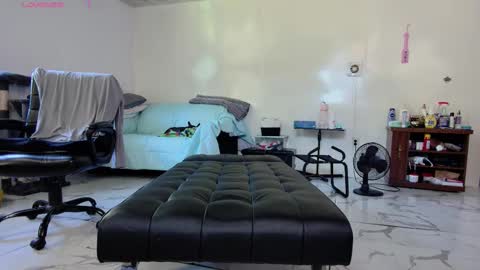 Snapshot of jjjust4fun1985 chatting on 09/19/25, 07:47 Nicole  Allen online show from 09/19/25, 07:47