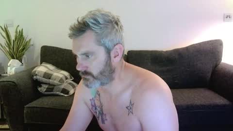 Snapshot of jlasts chatting on 12/14/25, 07:07 Jay online show from 12/14/25, 07:07