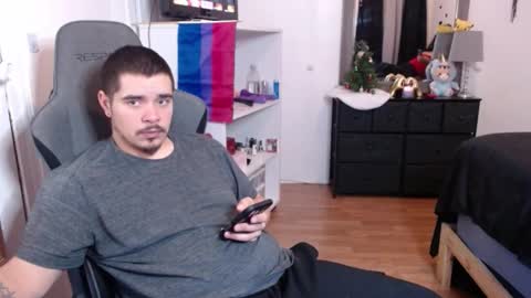 Snapshot of jloko93860 chatting on 12/14/25, 03:23 jloko93860 online show from 12/14/25, 03:23