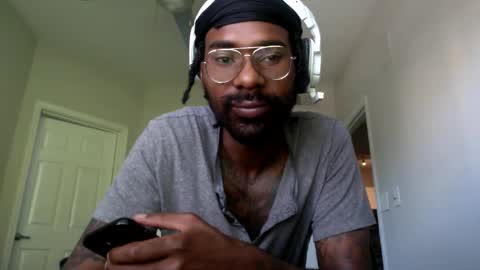 Snapshot of jmeaty5 chatting on 09/10/25, 03:01 jmeaty5 online show from 09/10/25, 03:01