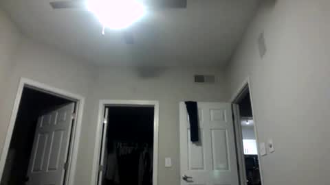 Snapshot of jmeaty5 chatting on 12/18/25, 04:18 jmeaty5 online show from 12/18/25, 04:18