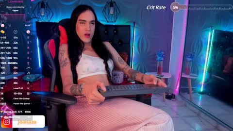 Joa Isaza     online show from 12/28/24, 10:03