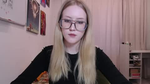 joan_kiss online show from 06/17/26, 12:13