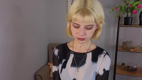 Snapshot of joan_lipse chatting on 10/31/25, 08:37 Sofia online show from 10/31/25, 08:37