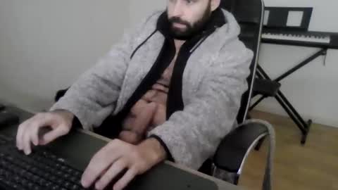 joaodias_18 online show from 01/05/26, 05:27