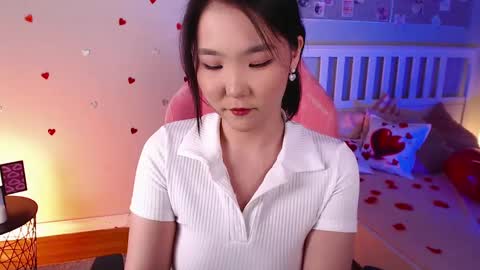 Snapshot of jocelyn_lane chatting on 02/12/25, 03:27 Amina online show from 02/12/25, 03:27