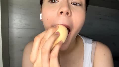 Mila online show from 04/15/26, 10:33