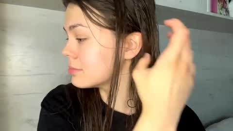 Mila online show from 04/30/26, 10:54