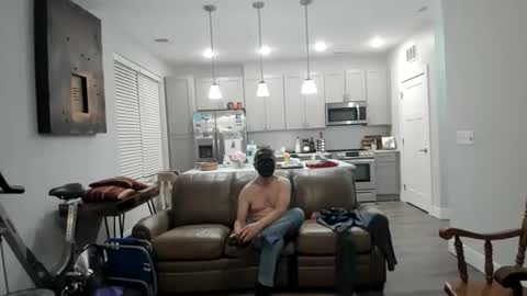 joe1997202399 online show from 12/18/25, 12:17