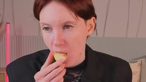 Snapshot of joe___joe chatting on 10/13/25, 04:56 Joe online show from 10/13/25, 04:56