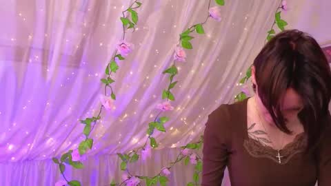 Snapshot of joe___joe chatting on 12/17/25, 04:18 Joe online show from 12/17/25, 04:18