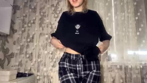 Snapshot of joeannfurgison chatting on 02/26/26, 08:13 Aurora online show from 02/26/26, 08:13