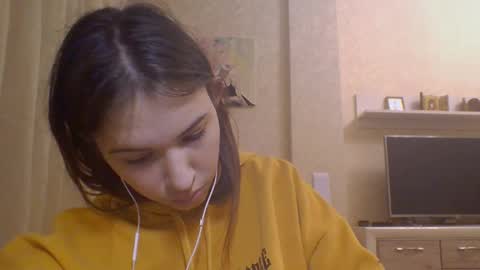 Jennifer online show from 09/15/25, 07:36